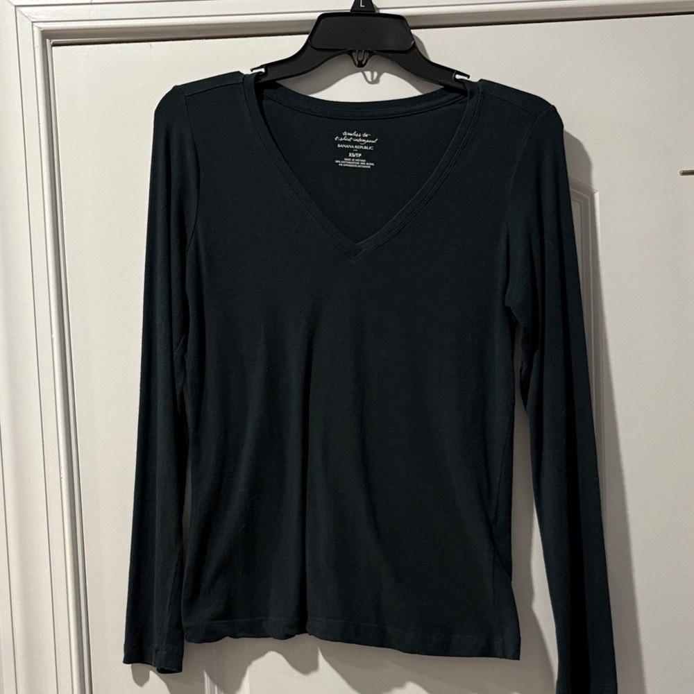 Banana Republic Factory Dark Green V-Neck Long Sleeve Tee